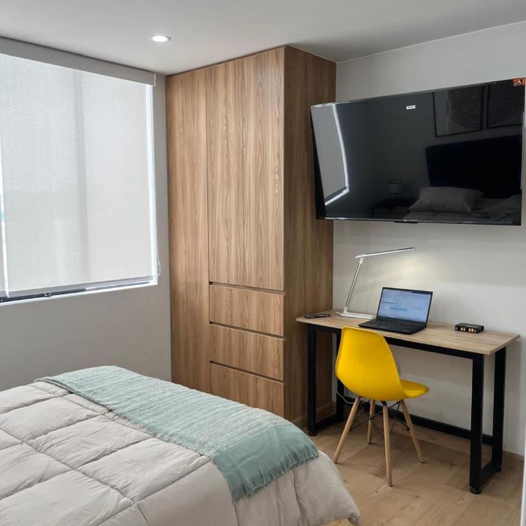 Moderno dpto de estreno en zona centrica - Three-Bedroom Deluxe Apartment - 2