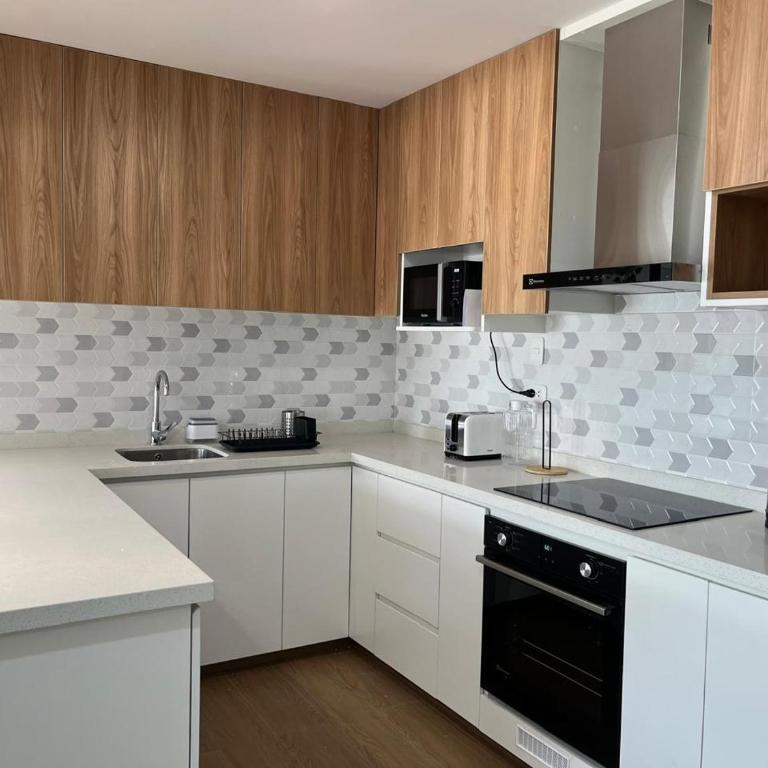 Moderno dpto de estreno en zona centrica - Three-Bedroom Deluxe Apartment - 5