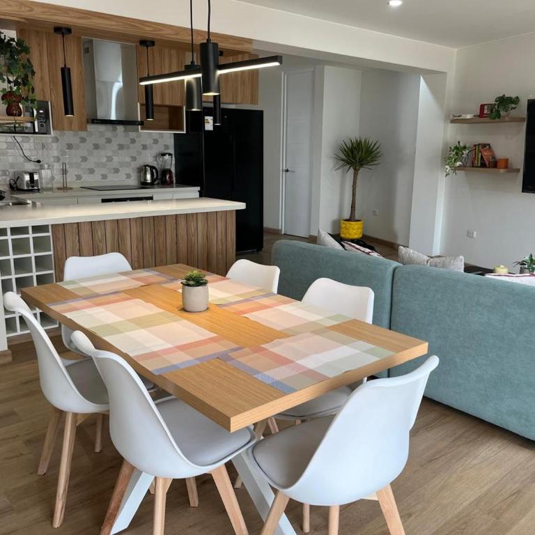 Moderno dpto de estreno en zona centrica - Three-Bedroom Deluxe Apartment - 11