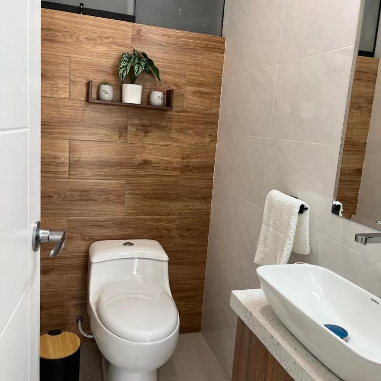 Moderno dpto de estreno en zona centrica - Three-Bedroom Deluxe Apartment - 13