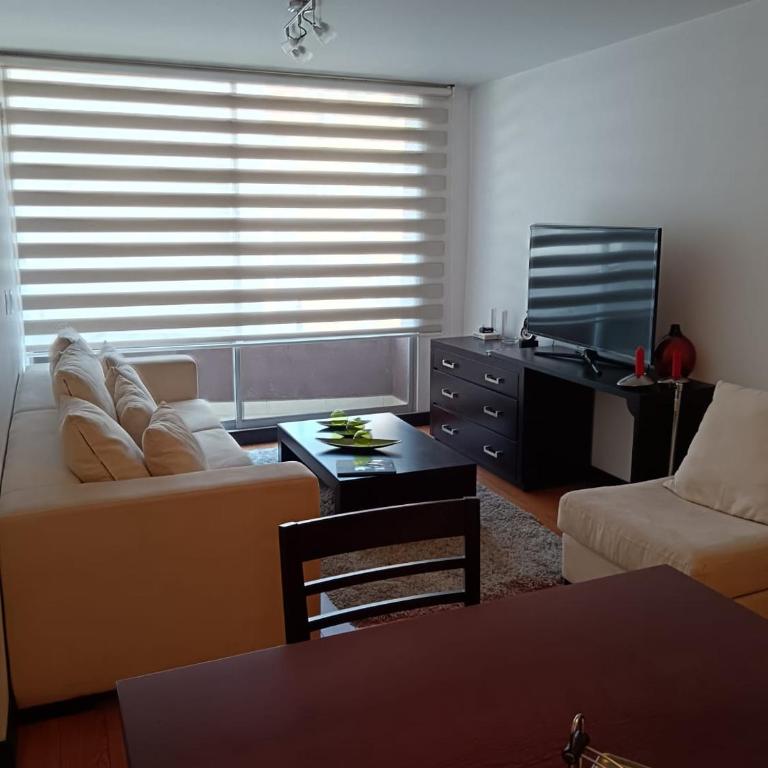 Departamento de 2 dormitorios en el corazón de Quito - Two-Bedroom Apartment - 1