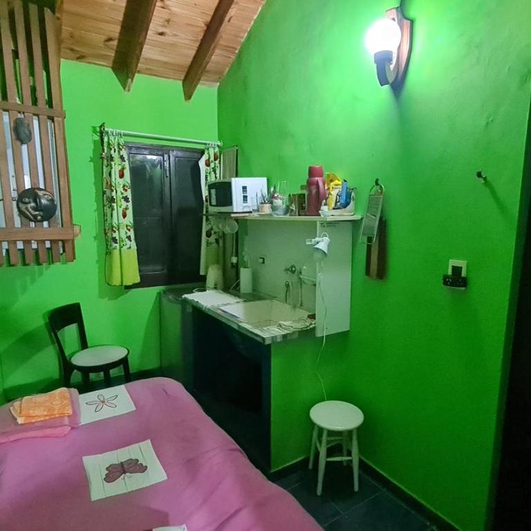 Habitación pequeña independiente con baño - Apartamento de 1 dormitorio - 2