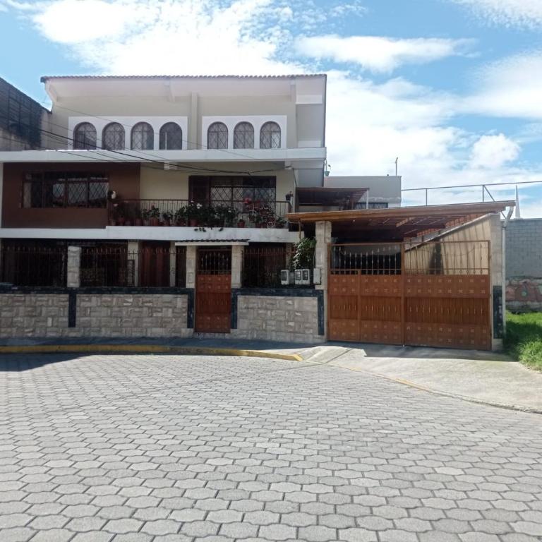 Depa Guajaló - Quicentro Sur con Terraza y Parking - Two-Bedroom Apartment - 1