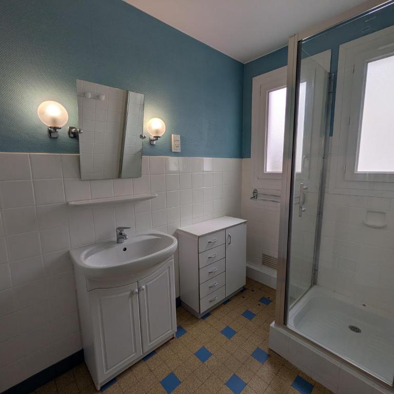 APPARTEMENT SPACIEUX à 60 M DE LA PLAGE location à la semaine du samedi au samedi - Suite Familiale avec Balcon - 4