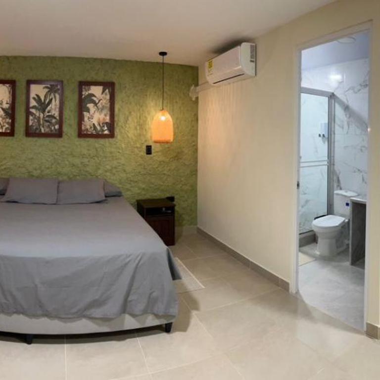 Hojarasca Lodge - Deluxe Double Room with Two Double Beds - 2