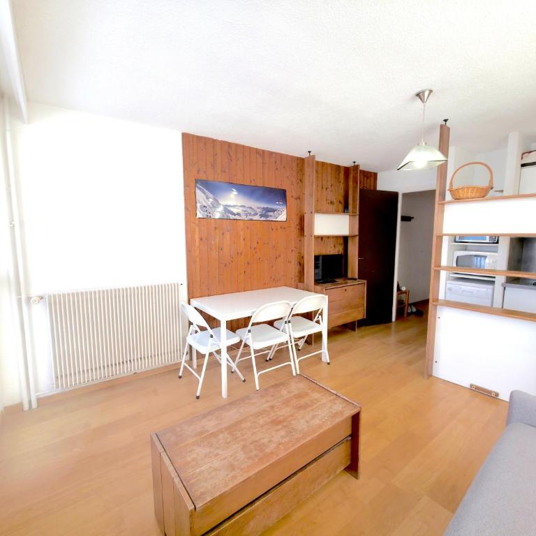 Grand studio - Emplacement idéal pied des pistes - Appartement - Vue sur Ville - 13