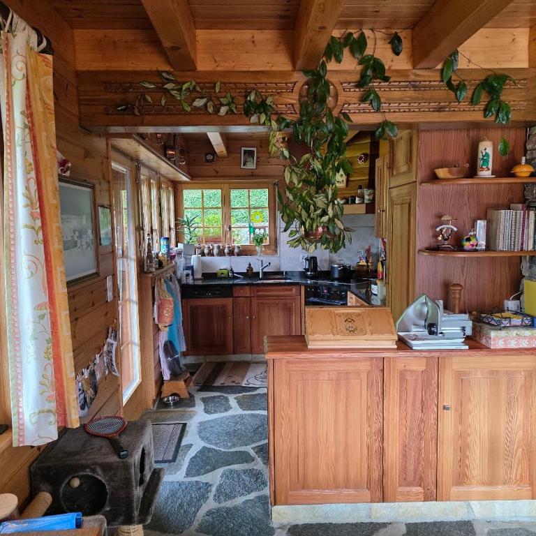 Chalet Famicha by Jolidi - Three-Bedroom Chalet - 15