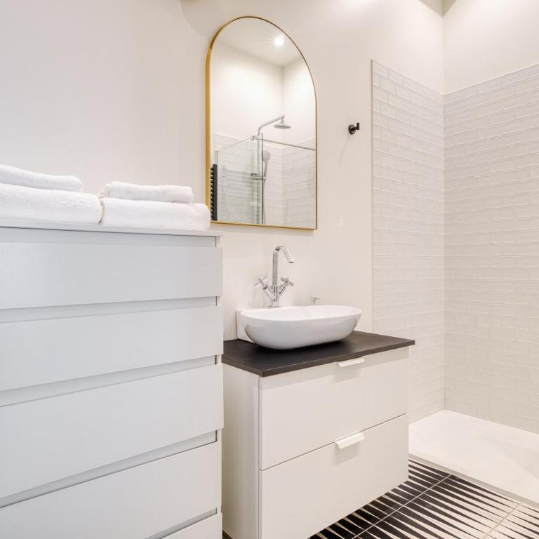 Just Urban Stays - Chic & Stylish apt in City Center - 1 min M2 Metro - Appartamento con 1 Camera da Letto - 20