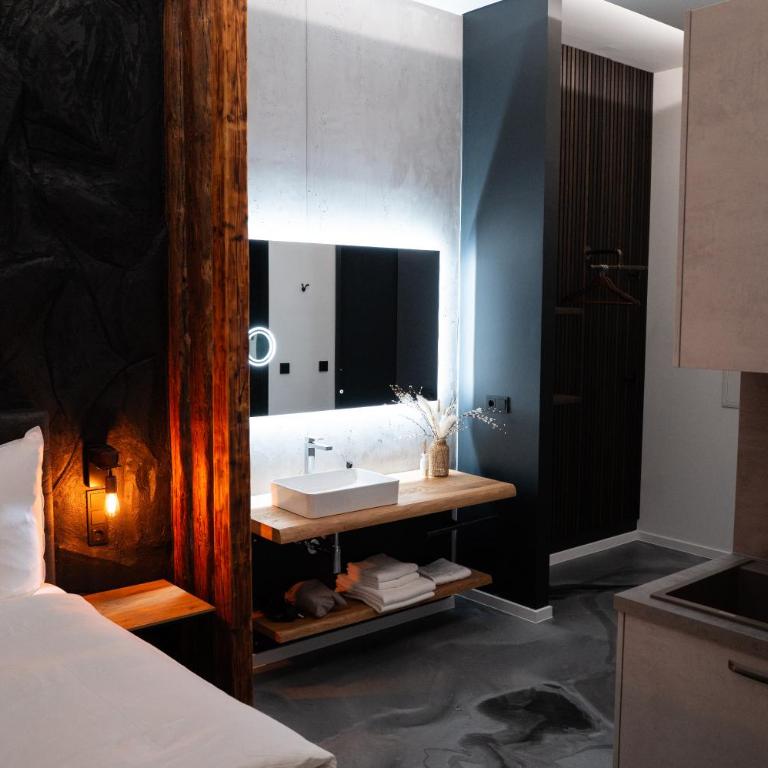 BillHills Boutique & Design Aparthotel - Studio mit Gartenblick - 9