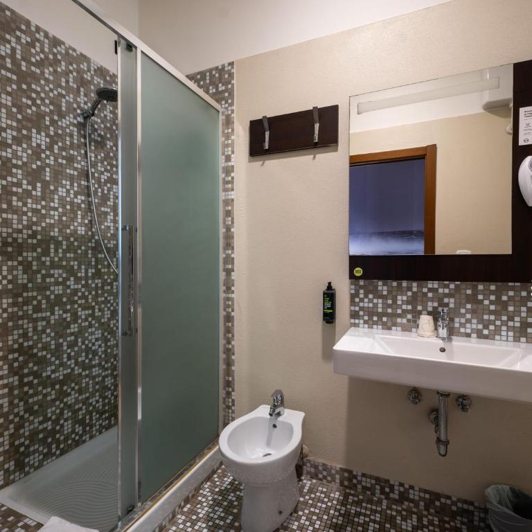 B&B Hotel Trieste - Camera Matrimoniale - 7