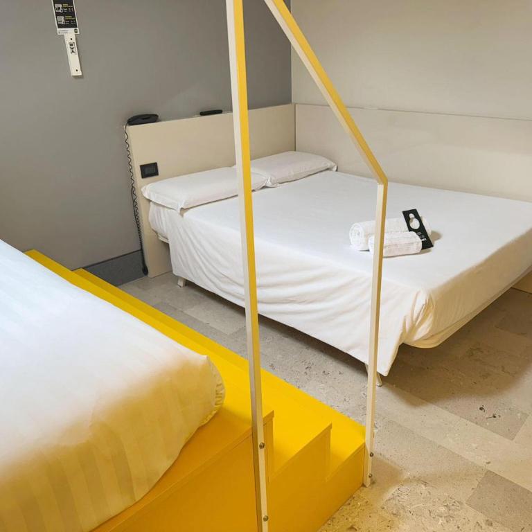 B&B Hotel Trieste - Camera Tripla Economy - 2