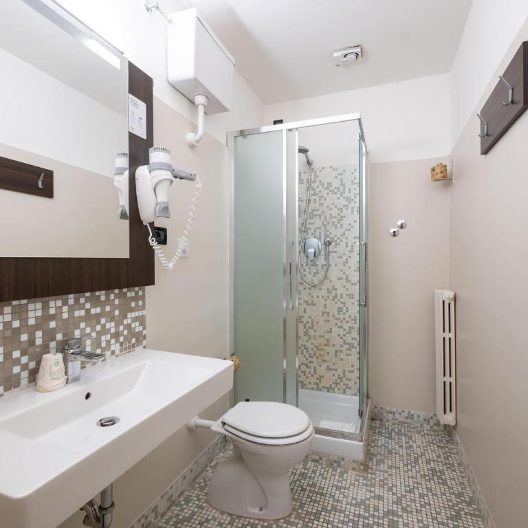 B&B Hotel Trieste - Camera Matrimoniale Economy - 4