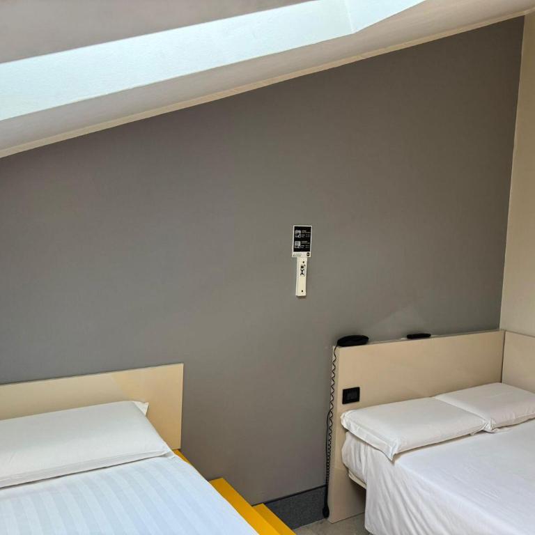B&B Hotel Trieste - Camera Tripla Economy - 3