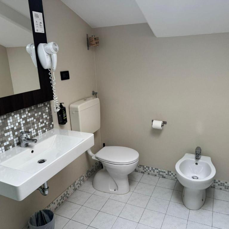 B&B Hotel Trieste - Camera Tripla Economy - 4