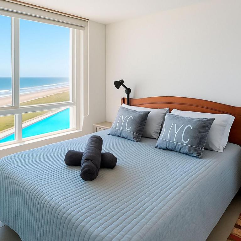 Smart Host Rentals - Seaside getaway - Two-Bedroom Apartment with Terrace and Sea View - 6