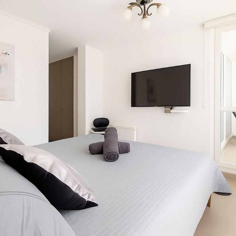 Smart Host Rentals - Seaside getaway - Two-Bedroom Apartment with Terrace and Sea View - 7
