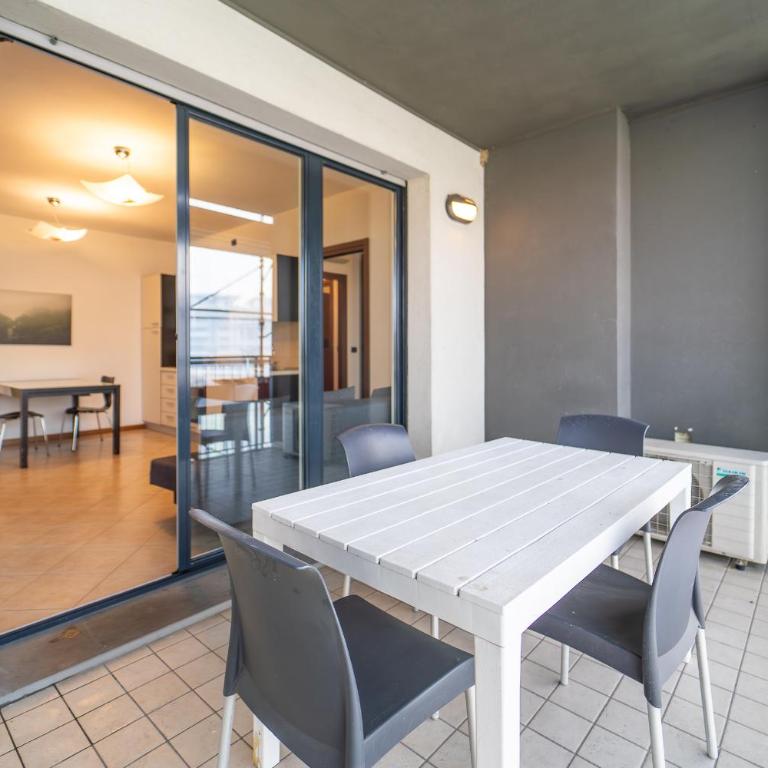 Moderno appartamento con garage, Wi-Fi, aria condizionata e terrazzo - Appartamento con 1 Camera da Letto - 2