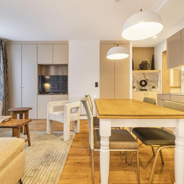 Fantasia - One-Bedroom Deluxe Apartment - 9