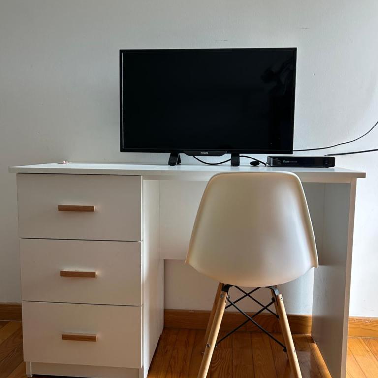 Departamento 3 amb zona Güemes con cochera cubierta - Apartamento de 2 dormitorios - 36