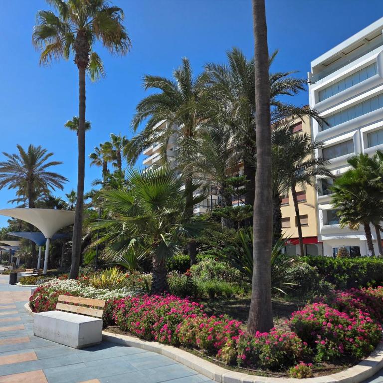 Sea View Penthouse Apartment with Hot Tub - Casa Bella Vista, Buenas Noches , Estepona - Three-Bedroom Apartment - 63
