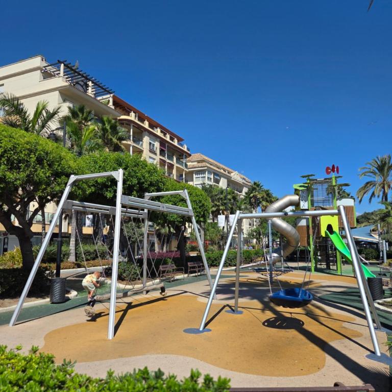 Sea View Penthouse Apartment with Hot Tub - Casa Bella Vista, Buenas Noches , Estepona - Three-Bedroom Apartment - 65