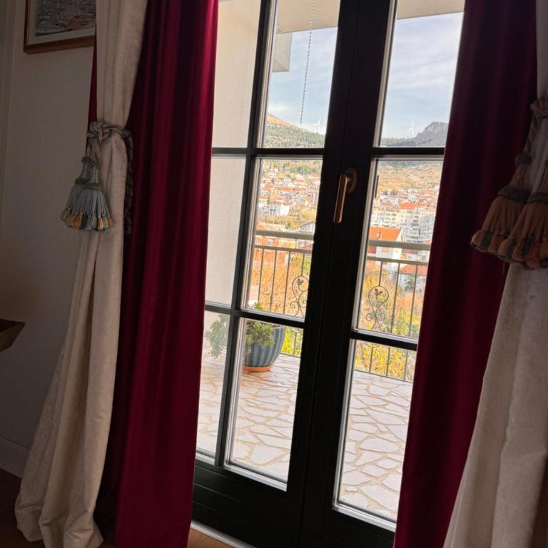 Nomad Rooms - Queen Room with Balcony - 18
