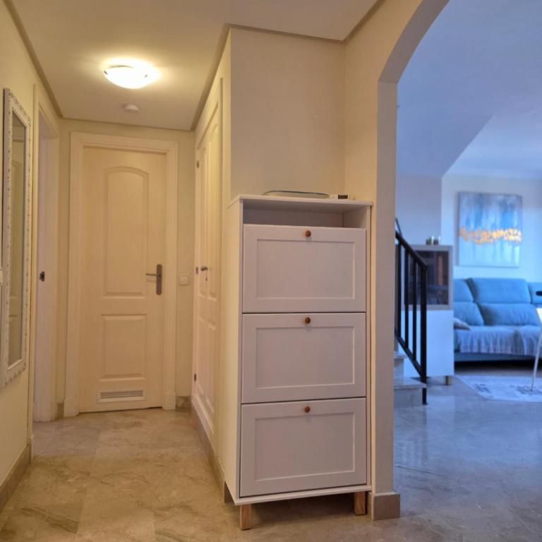 Sea View Penthouse Apartment with Hot Tub - Casa Bella Vista, Buenas Noches , Estepona - Appartement 3 Chambres - 80