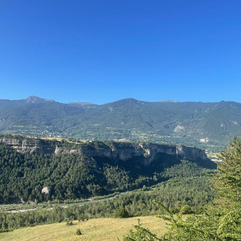 Très belle maison spacieuse et lumineuse, vue sur la station de Risoul et de Vars - Eygliers - Chalet 2 Chambres - 60