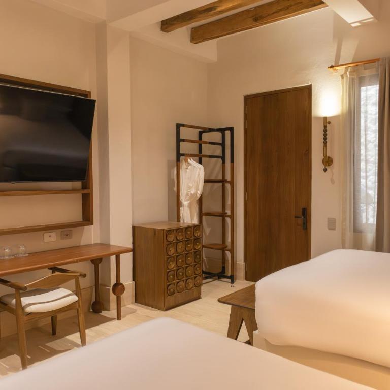 Hotel Palacio del Agua by Faranda Boutique - Deluxe Queen Room with Two Queen Beds - 9