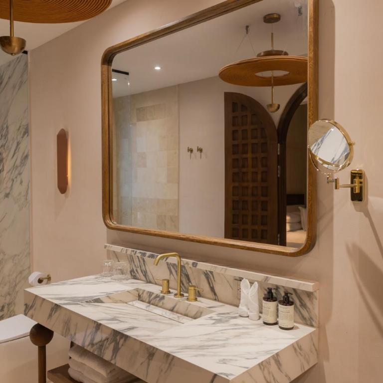 Hotel Palacio del Agua by Faranda Boutique - Deluxe Queen Room with Two Queen Beds - 8
