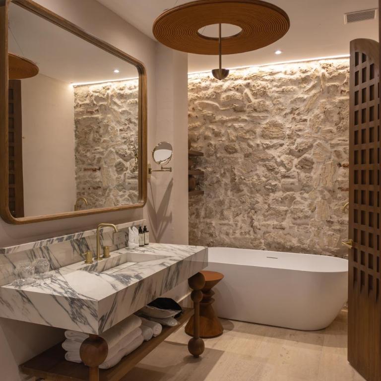 Hotel Palacio del Agua by Faranda Boutique - Deluxe Queen Room with Two Queen Beds - 6