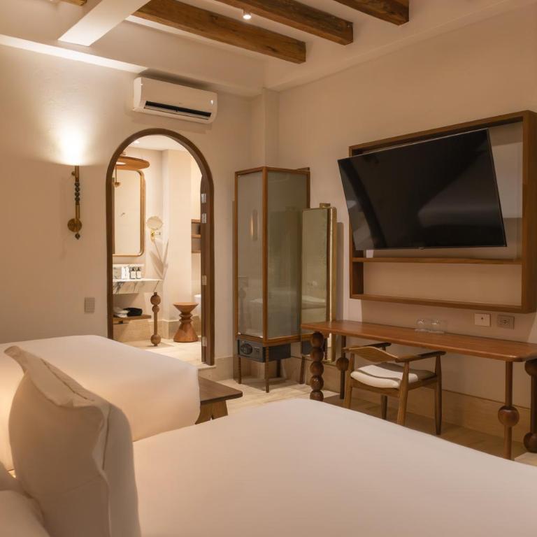 Hotel Palacio del Agua by Faranda Boutique - Deluxe Queen Room with Two Queen Beds - 4