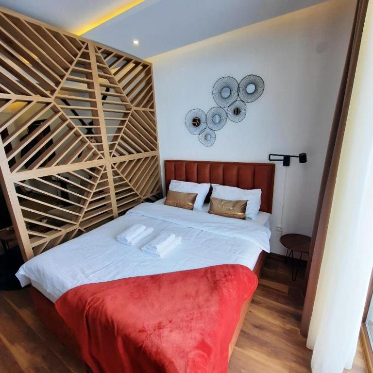 White Lady - One-Bedroom Apartment - 2
