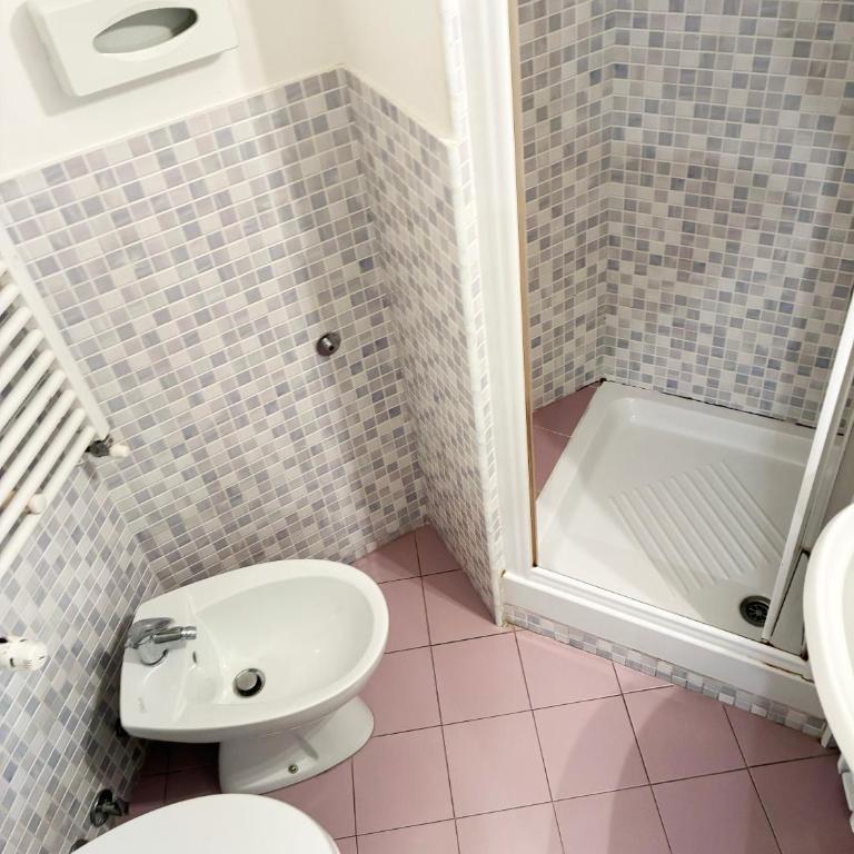 Holihome Le Rose - Family Room with Private Bathroom - 3
