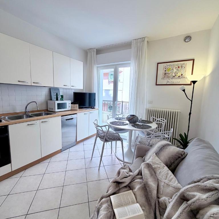 Appartamenti Bixio Leisure- Flexrent Immobiliare Abissinia - Two-Bedroom Apartment - 4
