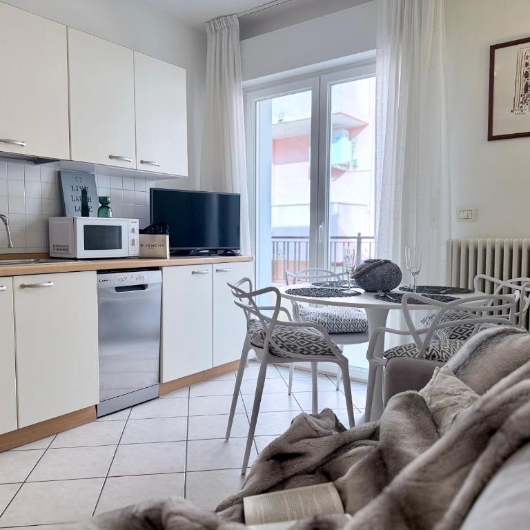 Appartamenti Bixio Leisure- Flexrent Immobiliare Abissinia - Two-Bedroom Apartment - 3