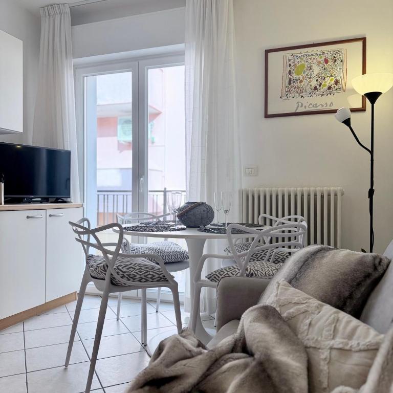 Appartamenti Bixio Leisure- Flexrent Immobiliare Abissinia - Two-Bedroom Apartment - 5