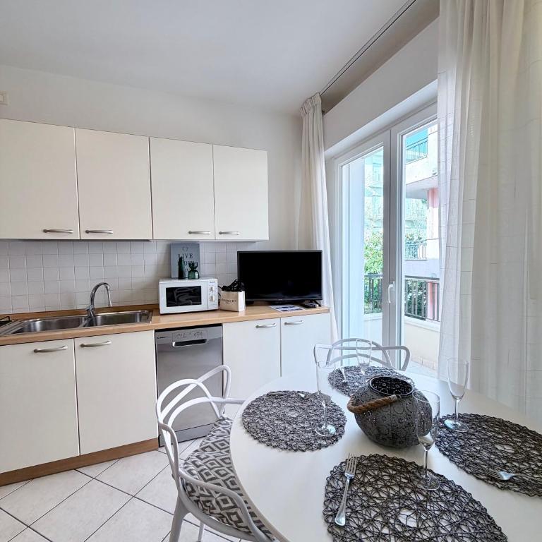 Appartamenti Bixio Leisure- Flexrent Immobiliare Abissinia - Two-Bedroom Apartment - 13