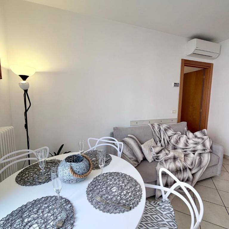 Appartamenti Bixio Leisure- Flexrent Immobiliare Abissinia - Two-Bedroom Apartment - 14