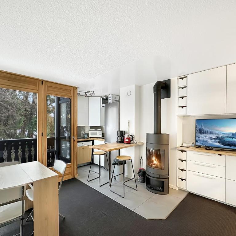 OEI30 - 3 pieces 6 pers proche centre station - Two-Bedroom Apartment with Balcony - 1