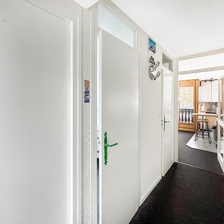 OEI30 - 3 pieces 6 pers proche centre station - Two-Bedroom Apartment with Balcony - 6