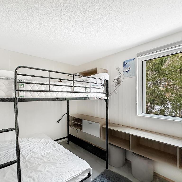 OEI30 - 3 pieces 6 pers proche centre station - Two-Bedroom Apartment with Balcony - 7