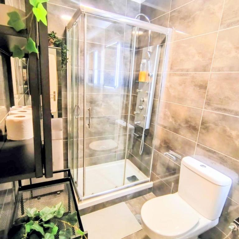 En PLENO CENTRO - Especial para GRUPOS o FAMILIAS - GRAN VÍA - CALLAO - SOL - PLAZA ESPAÑA - Apartamento de 3 dormitorios - 58