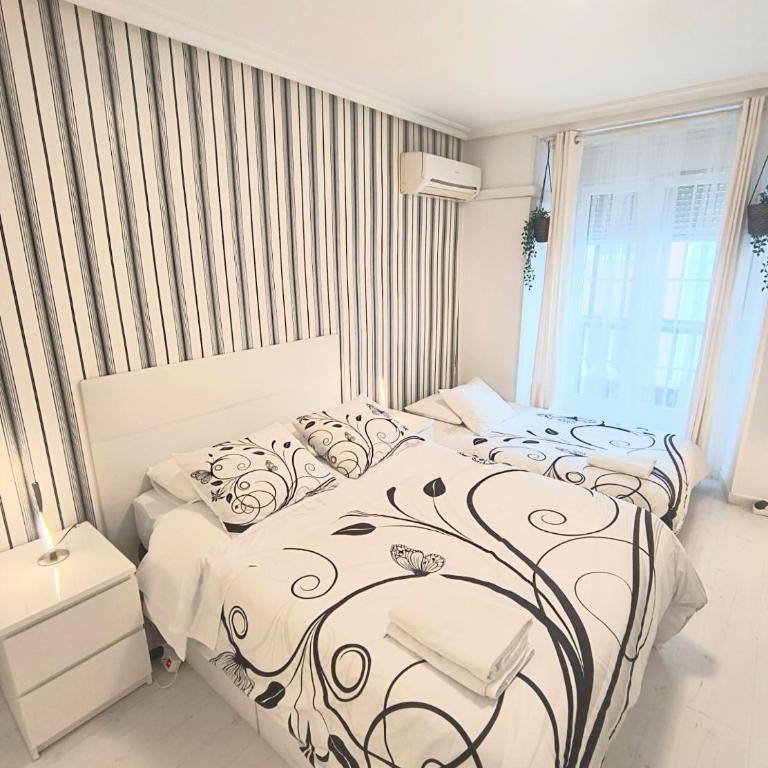 En PLENO CENTRO - Especial para GRUPOS o FAMILIAS - GRAN VÍA - CALLAO - SOL - PLAZA ESPAÑA - Apartamento de 3 dormitorios - 60