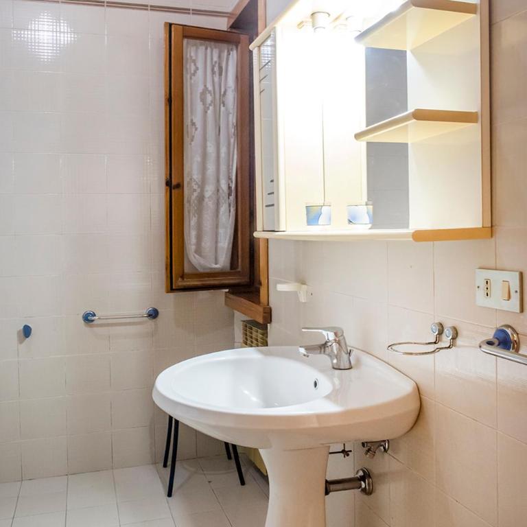 Marcelli, trilocale con portico a 300mt dal mare - M047 - Two-Bedroom Apartment - 15