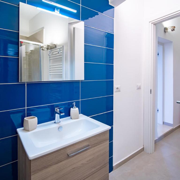 Myth Apartments - Two-Bedroom Apartment with Harbor View - 29