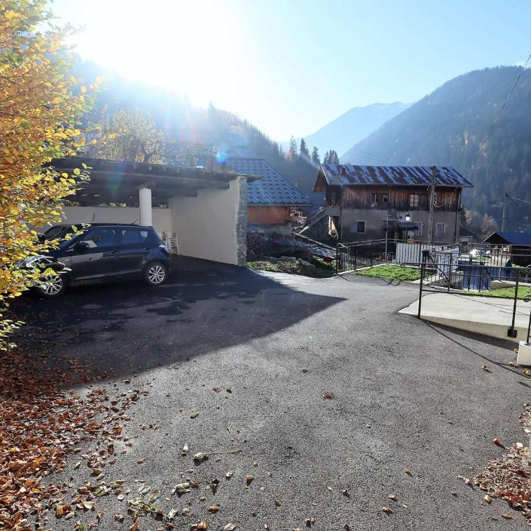 Gîte 15 pers. - Mobilité réduite - Proche Saint-Guérin - Parking, Salle de réunion, Ski room - Six-Bedroom House - 13