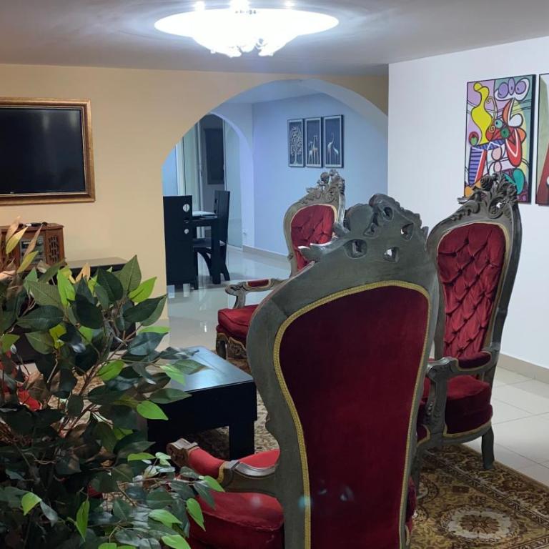 Casa Primaveral Espaciosa Cerca al Estadio - Four-Bedroom House - 7