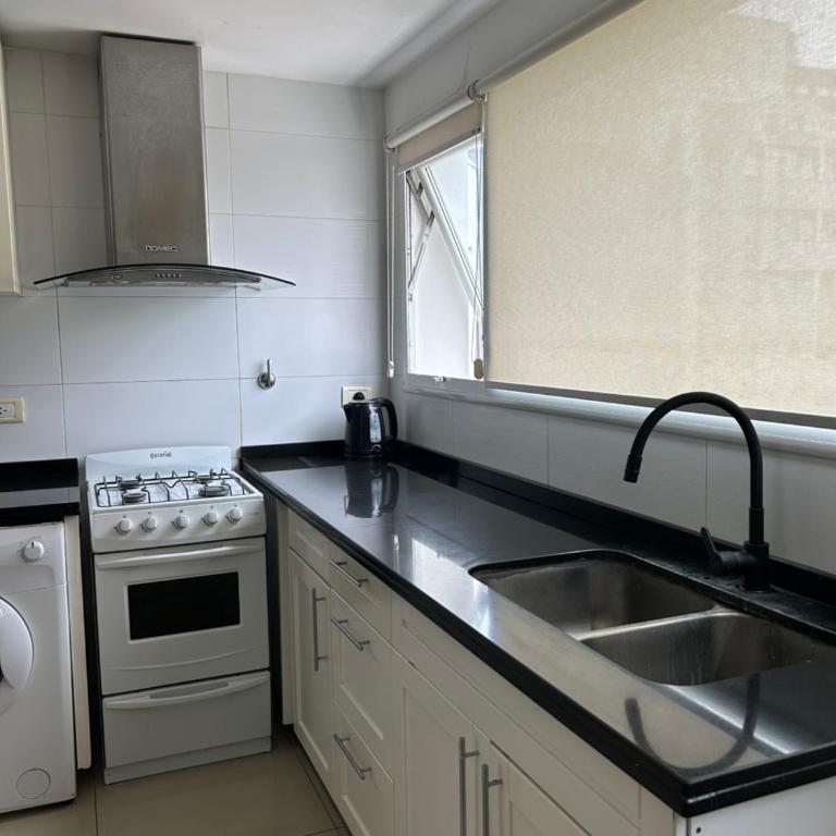 Departamento 3 amb zona Güemes con cochera cubierta - Apartamento de 2 dormitorios - 20