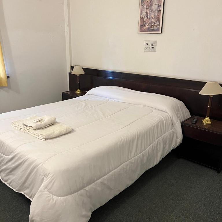 3Reyes - Deluxe Double or Twin Room with City View - 1
